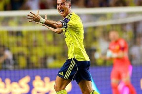 开云体育-C罗迎来十五赛季高光表现，中国队球迷沸腾！的简单介绍