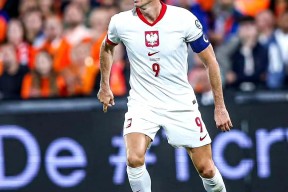 开云体育-包含莱万多夫斯基在曼联比赛中赛况扑朔迷离，惊险取胜引发热议！的词条